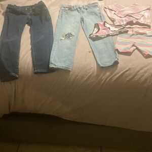 How ever many outfits that plastic package can hold 10 - 15 outfits or more